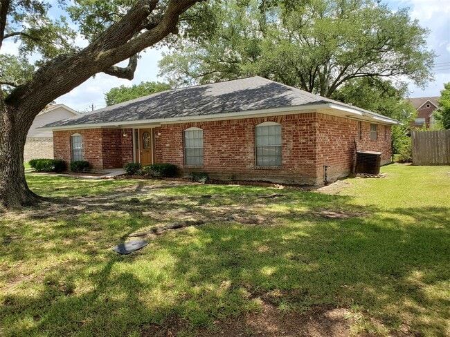 Building Photo - 3206 Randall Dr