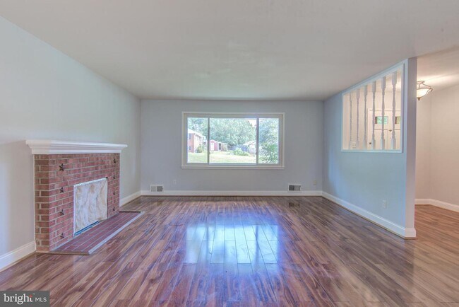 Building Photo - 8120 Drayton Ln