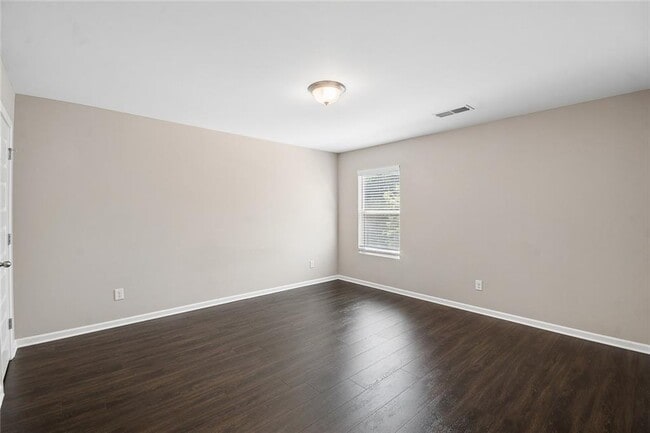 Building Photo - 462 Fredrick Dr