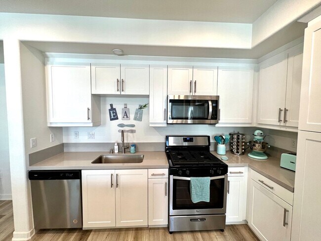 Building Photo - COMING SOON... The Resort, Rancho Cucamonga Condo