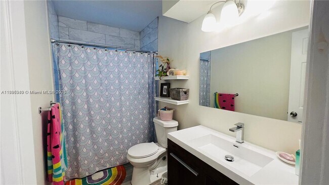 Building Photo - 911 N 14th Ave