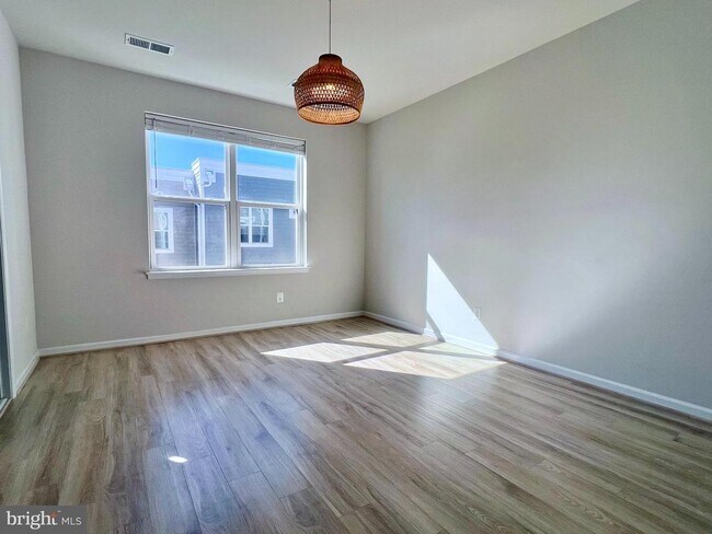 Building Photo - 8378 Sallyport St