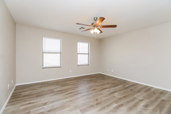 Building Photo - 2328 E Meadow Chase Dr