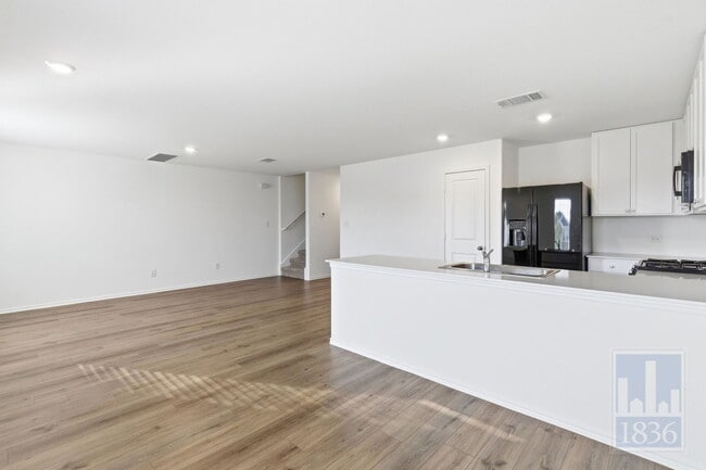 Building Photo - 2213 Cyclone Dr