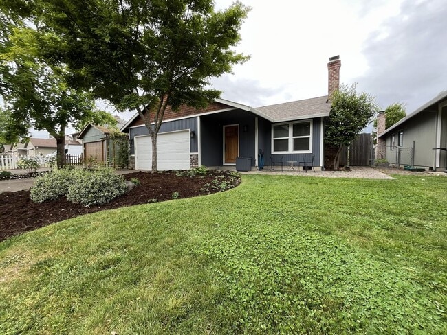 Building Photo - Charming Home Near Nike Campus with Vaulted Ceilings & Updated Kitchen
