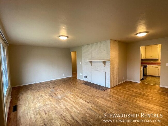Building Photo - 2960 Alder St