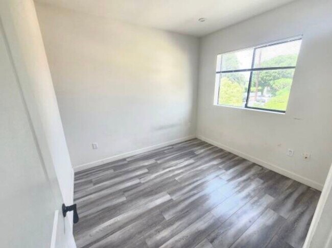 Building Photo - 6824 Ben Ave