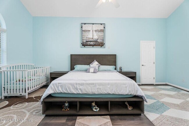Building Photo - Fully Furnished Home