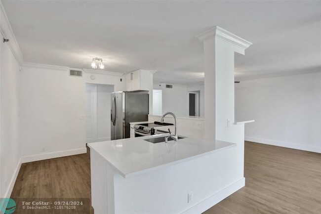Building Photo - 105 Lake Emerald Dr