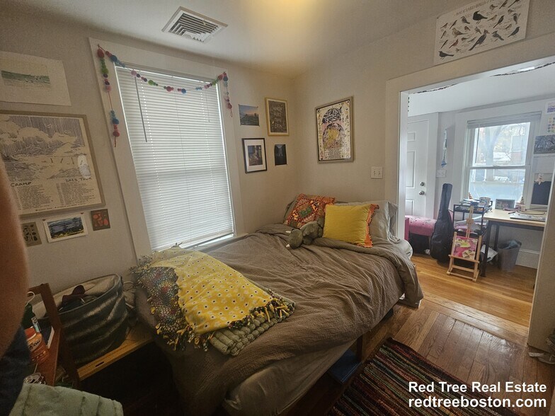 Building Photo - 7 Riverside Pl