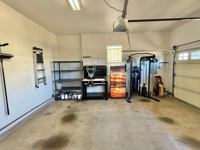 Building Photo - Modern & Custom 3 Bedroom / 2.5 Bathroom H...