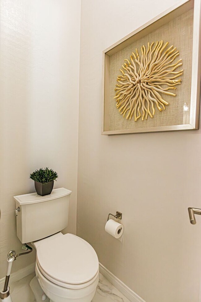 Building Photo - One Story Model Home