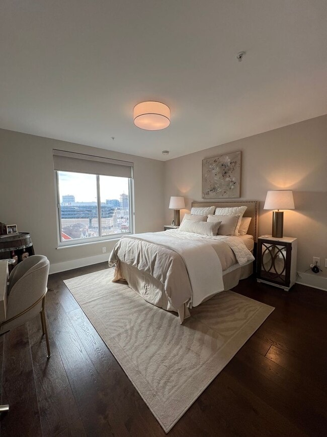 Building Photo - Spacious 2 bedroom 3 bath condo with office in City Lights!