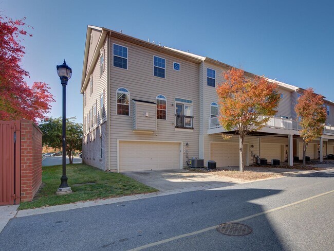 Building Photo - 940 Hall Station Dr