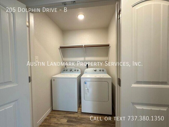 Building Photo - 205 Dolphin Dr