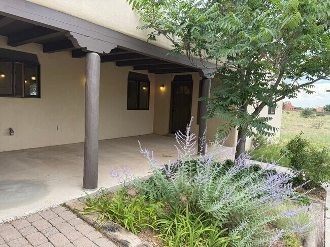 Building Photo - 19 Camerada Rd