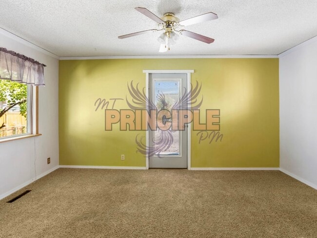 Building Photo - Charming Bungalow Downtown
