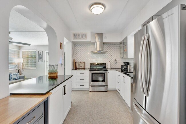 Building Photo - 1246 Johnson St