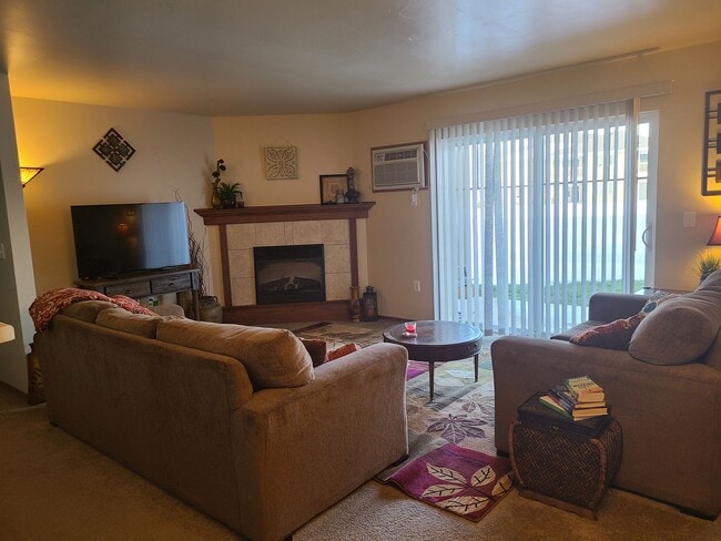 Building Photo - 1 Bed, 1 Bath 930 Sq Ft 2nd Floor