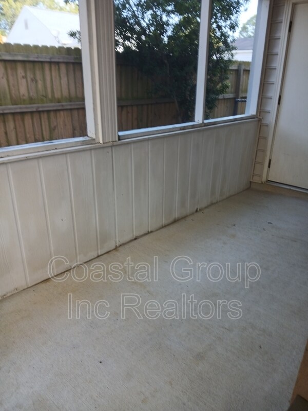 Building Photo - 8550 Tidewater Dr