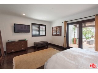 Building Photo - 9031 Rosewood Ave