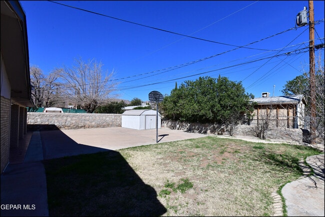 Building Photo - 4749 Tropicana Ave