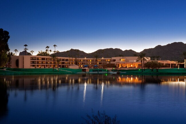 Building Photo - 7401 N Scottsdale Rd