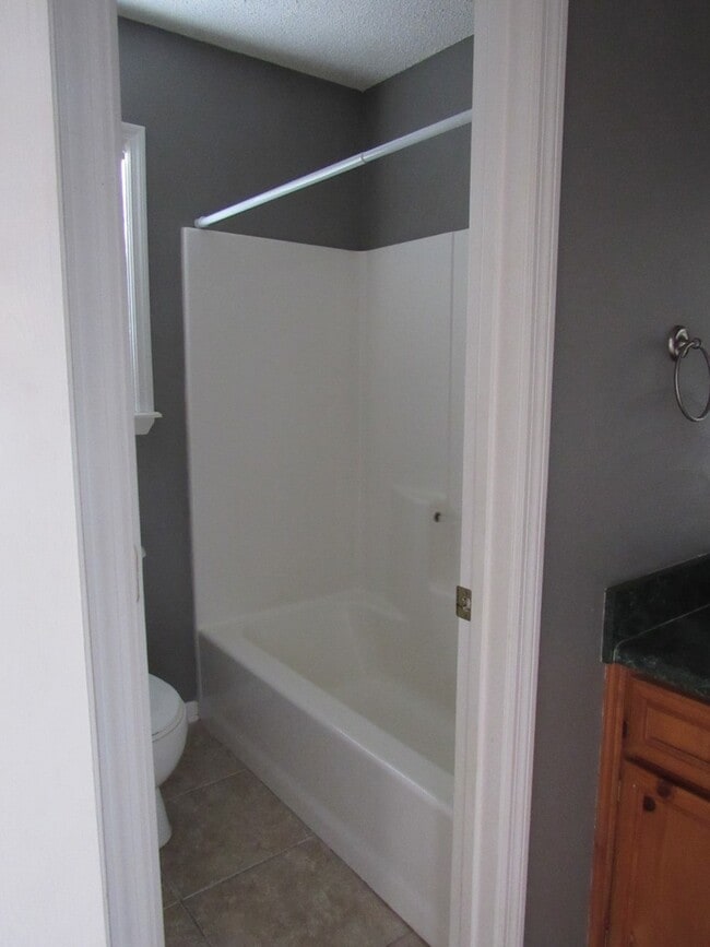 Building Photo - 2 Bedroom in Chadwyck Place