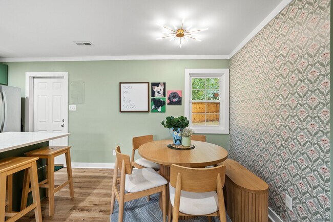 Building Photo - Durham's Best Ranch!