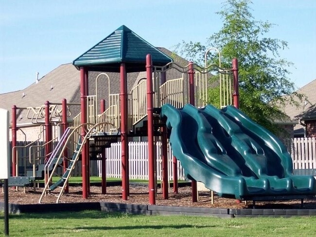 Building Photo - 1051 Hunters Pointe