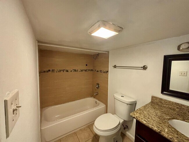Building Photo - 4324 Freemont St
