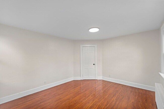 Building Photo - 2215 N Wood Ave