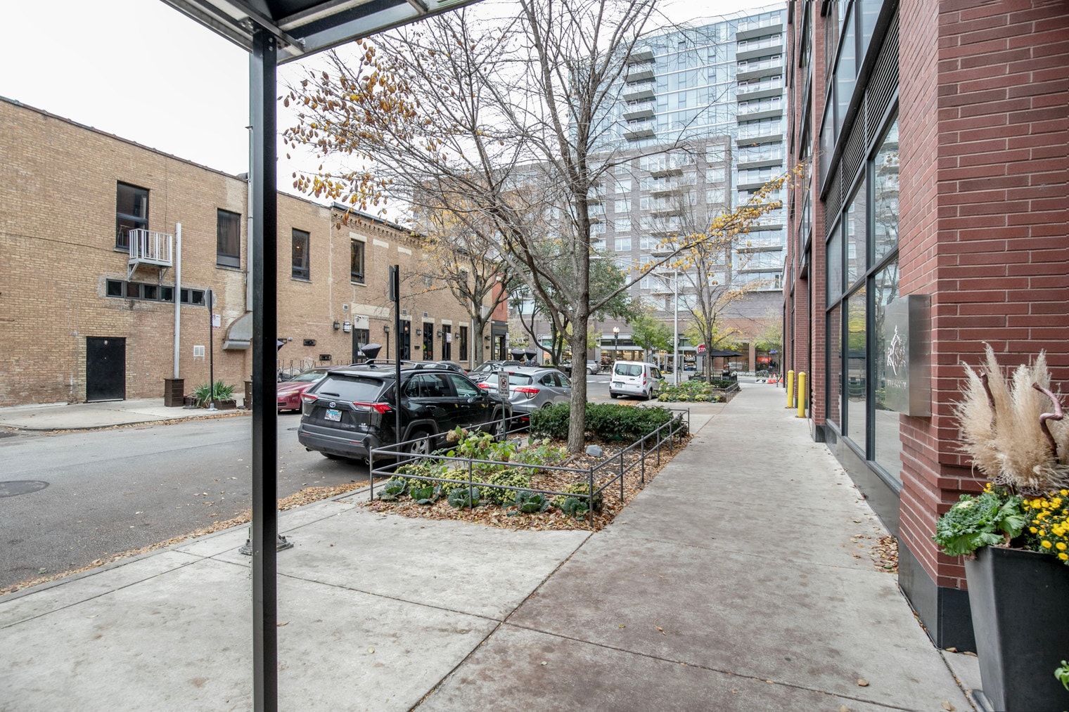 Building Photo - 211 W Scott St