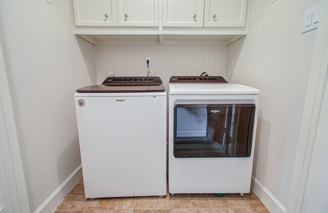 Building Photo - 624 E 39th St