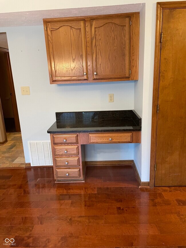 Building Photo - 9161 Champton Dr