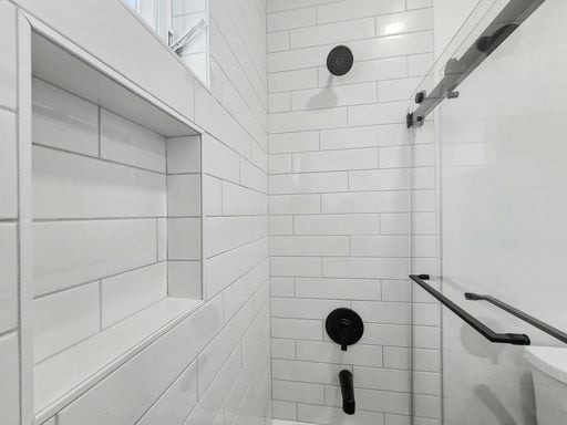 Building Photo - AVAILABLE NOW! Bright and Modern Home with High Ceilings and Premium Upgrades in the Columbia Cit...