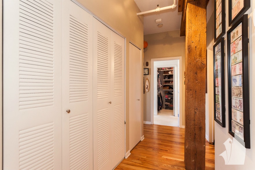 Building Photo - 1735 W Diversey Pkwy