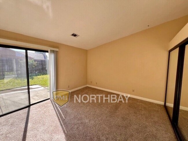 Building Photo - 1313 Lois Ln