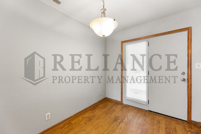 Building Photo - 1213 N Glendale St