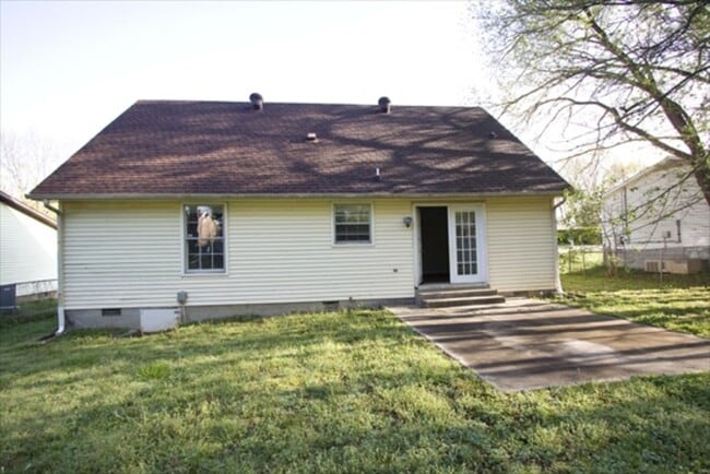 Building Photo - 385 Louise Ln