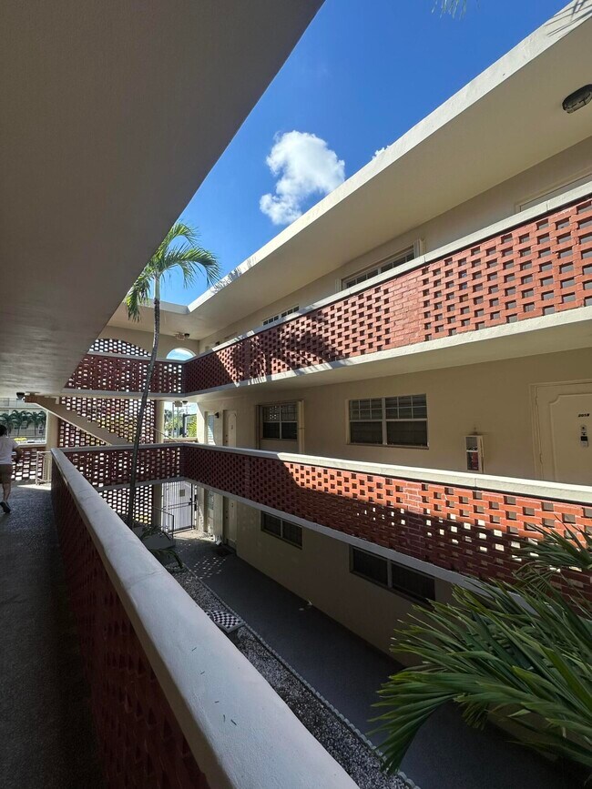 Building Photo - 2301 NE 14th Street Causeway