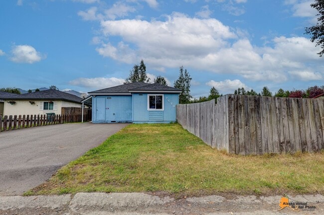Building Photo - East Anchorage Home with In Unit Laundry a...