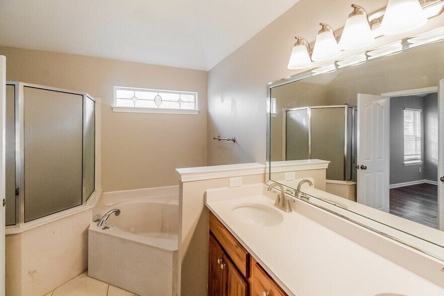 Building Photo - 4283 Ravenwood Park W