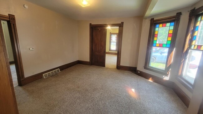 Building Photo - 410 Cottage Ave