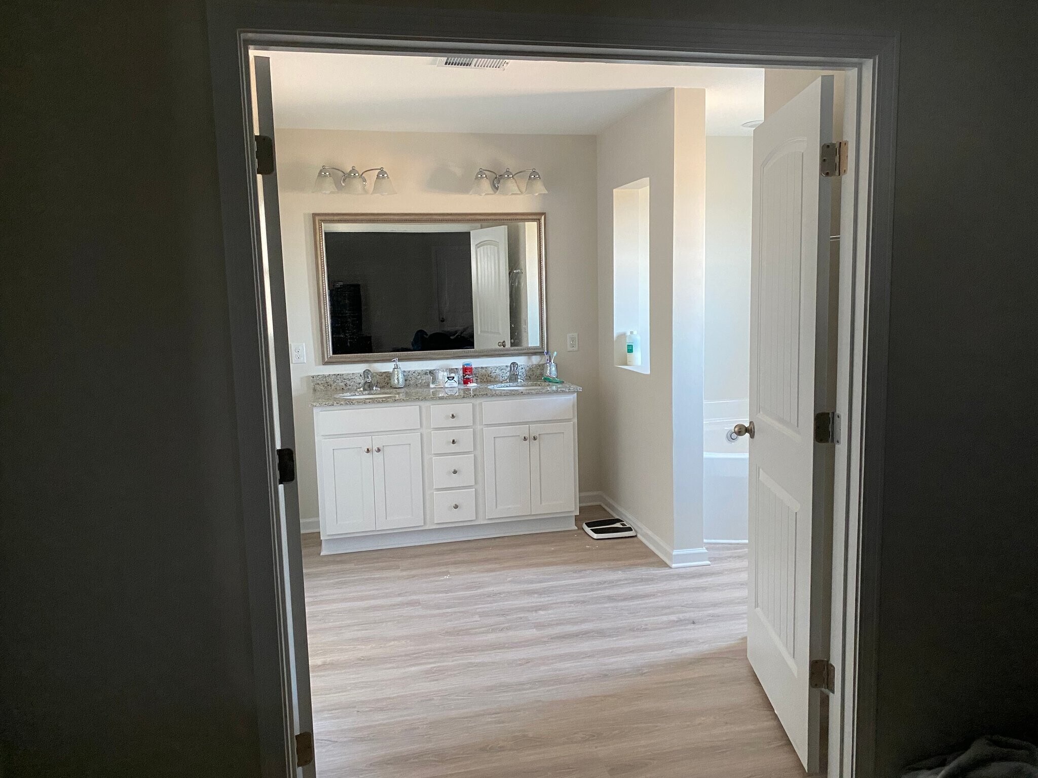 Building Photo - 1112 Sapphire Dr