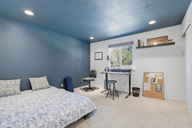 Building Photo - 12229 Circle Dr