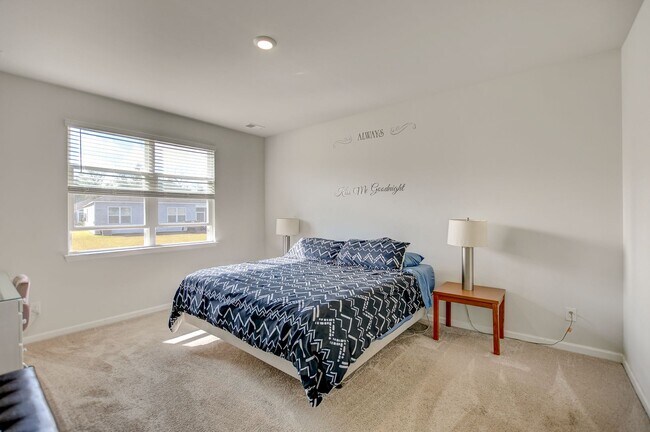 Building Photo - Summerville Home Rental