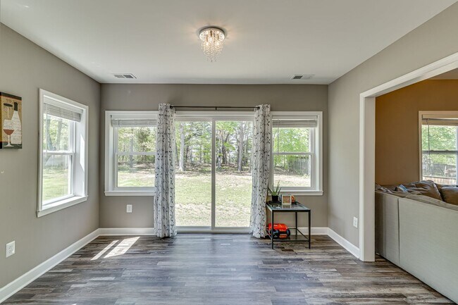 Building Photo - Beautiful 5 Bedroom Home in Clinton MD