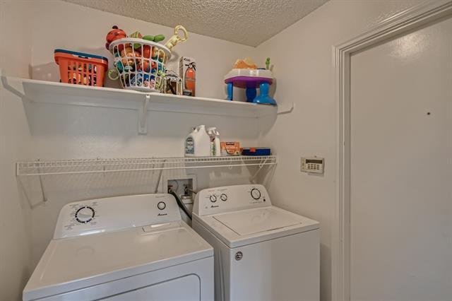 Building Photo - 627 Meadowbrook St