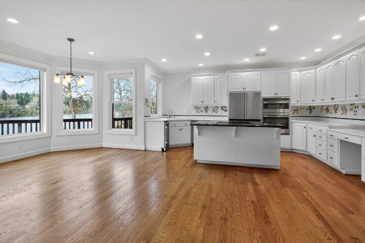 Building Photo - 1645 SE Oak Shore Ln